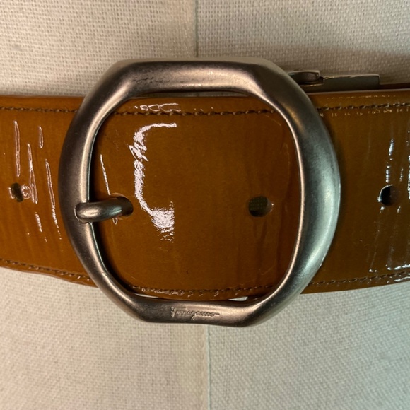 Salvatore Ferragamo RARE Vintage Mustard Patent Leather Belt 90cm/35.5in x 1.5in - Picture 3 of 9